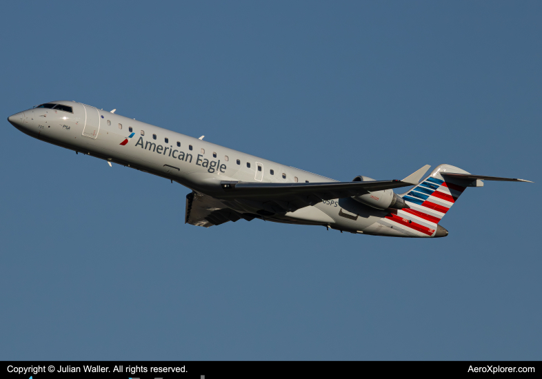 Photo of N705PS - American Eagle Mitsubishi CRJ-700 at CLT on AeroXplorer Aviation Database