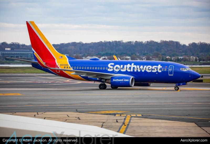 Photo of N404WN - Southwest Airlines Boeing 737-700 at DCA on AeroXplorer Aviation Database