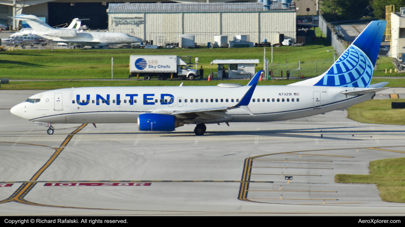 Photo of N73291 - United Airlines Boeing 737-800 at FLL on AeroXplorer Aviation Database