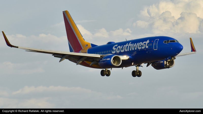 Photo of N550WN - Southwest Airlines Boeing 737-700 at PHX on AeroXplorer Aviation Database