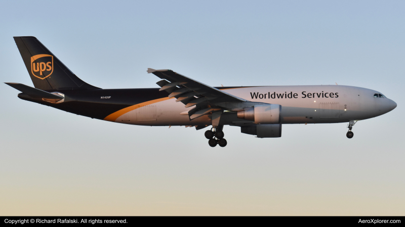 Photo of N142UP - United Parcel Service Airbus A300F-600 at PHX on AeroXplorer Aviation Database