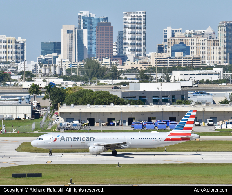Photo of N192UW - American Airlines Airbus A321-200 at FLL on AeroXplorer Aviation Database