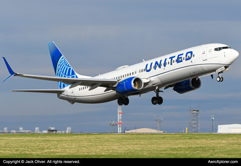 Photo of N37413 - United Airlines Boeing 737-900ER at CLE on AeroXplorer Aviation Database