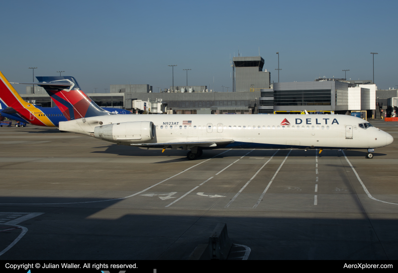Photo of N923AT - Delta Airlines Boeing 717-200 at ATL on AeroXplorer Aviation Database