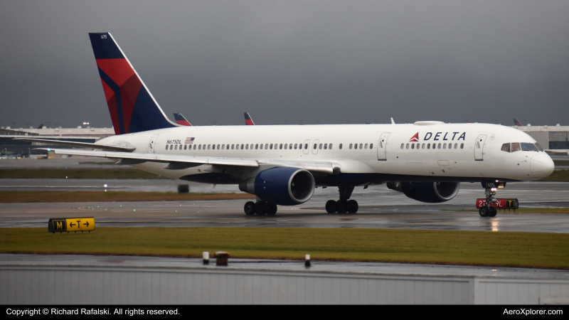 Photo of N675DL - Delta Airlines Boeing 757-200 at ATL on AeroXplorer Aviation Database