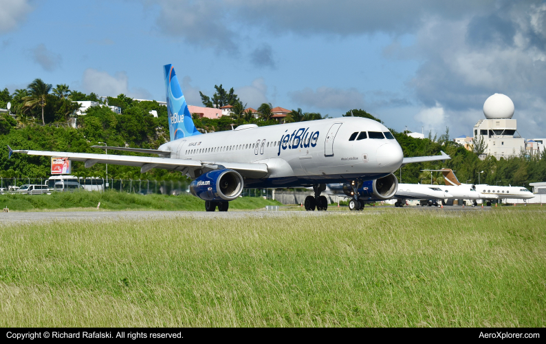 Photo of N594JB - JetBlue Airways Airbus A320 at SXM on AeroXplorer Aviation Database