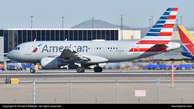 Photo of N721UW - American Airlines Airbus A319 at PHX on AeroXplorer Aviation Database