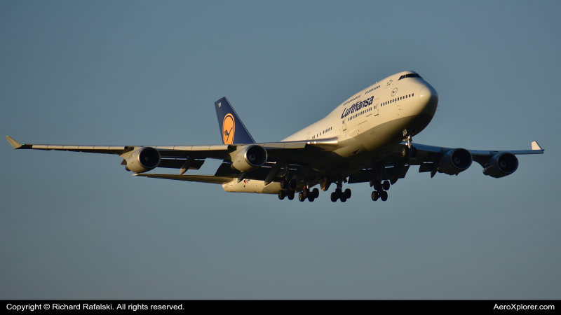 Photo of D-ABVY - Lufthansa Boeing 747-400 at MCO on AeroXplorer Aviation Database