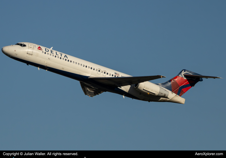 Photo of N983AT - Delta Airlines Boeing 717-200 at CLT on AeroXplorer Aviation Database