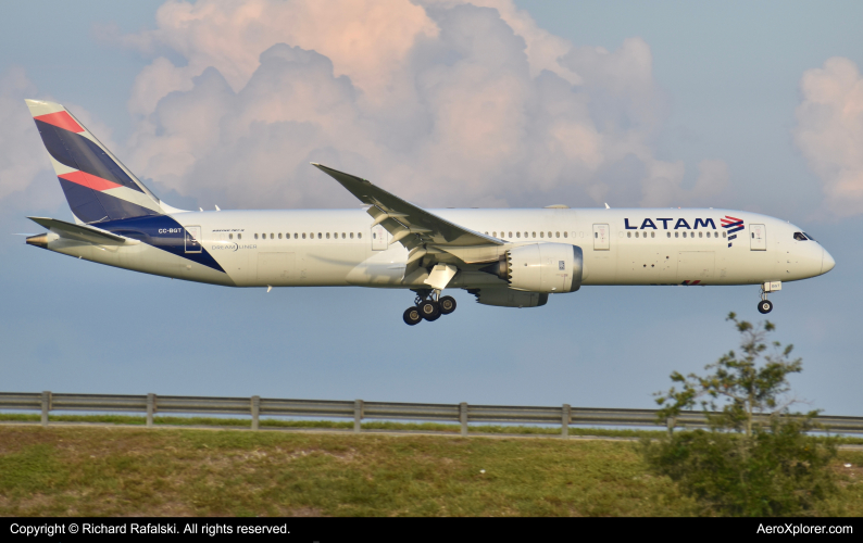 Photo of CC-BGT - LATAM Boeing 787-9 at MCO on AeroXplorer Aviation Database