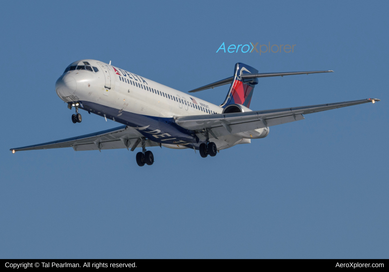 Photo of N990AT - Delta Airlines Boeing 717-200 at BWI on AeroXplorer Aviation Database