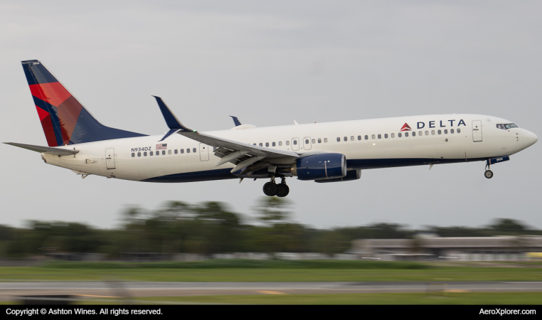 Photo of N934DZ - Delta Airlines Boeing 737-900ER at SRQ on AeroXplorer Aviation Database