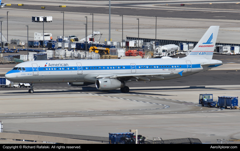 Photo of N581UW - American Airlines Airbus A321-200 at PHX on AeroXplorer Aviation Database