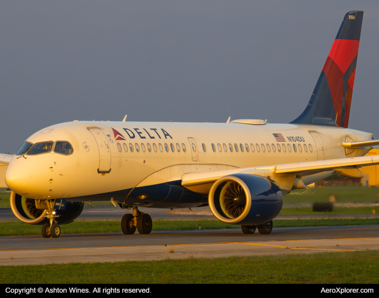 Photo of N104DU - Delta Airlines Airbus A220-100 at SRQ on AeroXplorer Aviation Database