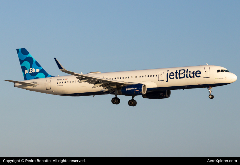 Photo of N923JB - JetBlue Airways Airbus A321-200 at FLL on AeroXplorer Aviation Database
