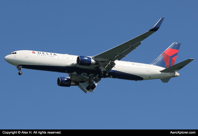 Photo of N195DN - Delta Airlines Boeing 767-300 at BOS on AeroXplorer Aviation Database
