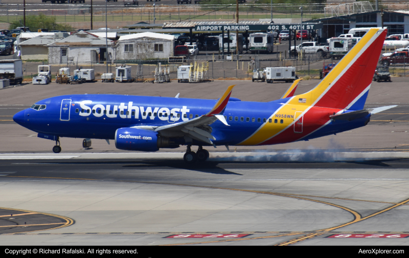 Photo of N958WN - Southwest Airlines Boeing 737-700 at PHX on AeroXplorer Aviation Database