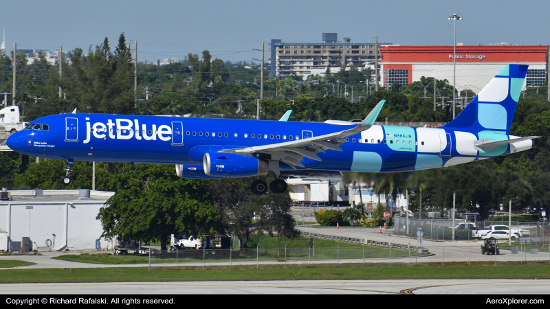 Photo of N986JB - JetBlue Airways Airbus A321-200 at FLL on AeroXplorer Aviation Database