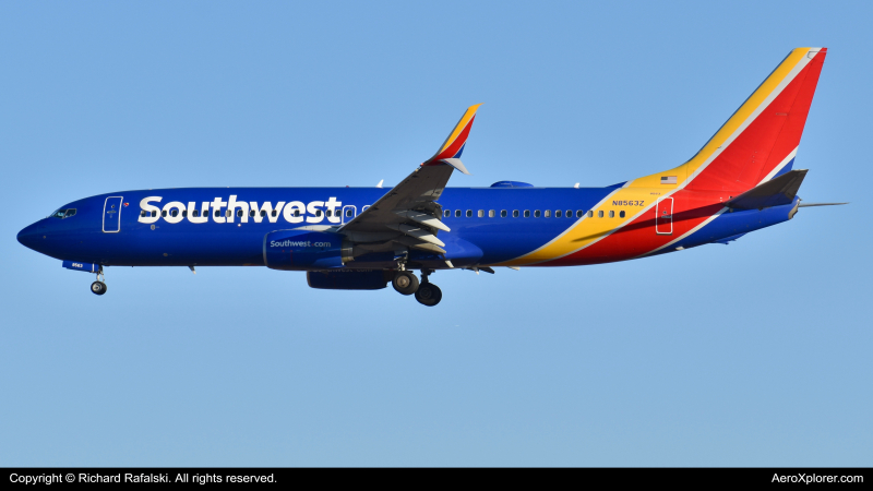 Photo of N8563Z - Southwest Airlines Boeing 737-800 at PHX on AeroXplorer Aviation Database