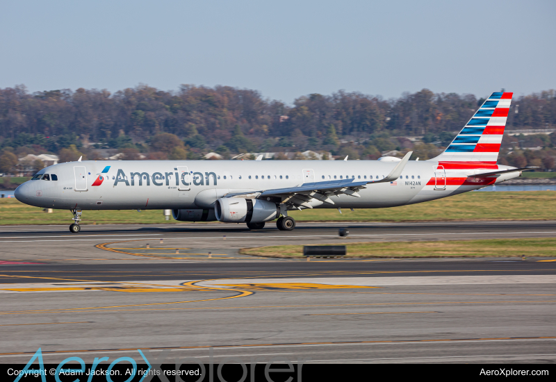 Photo of N142AN - American Airlines Airbus A321-200 at DCA on AeroXplorer Aviation Database