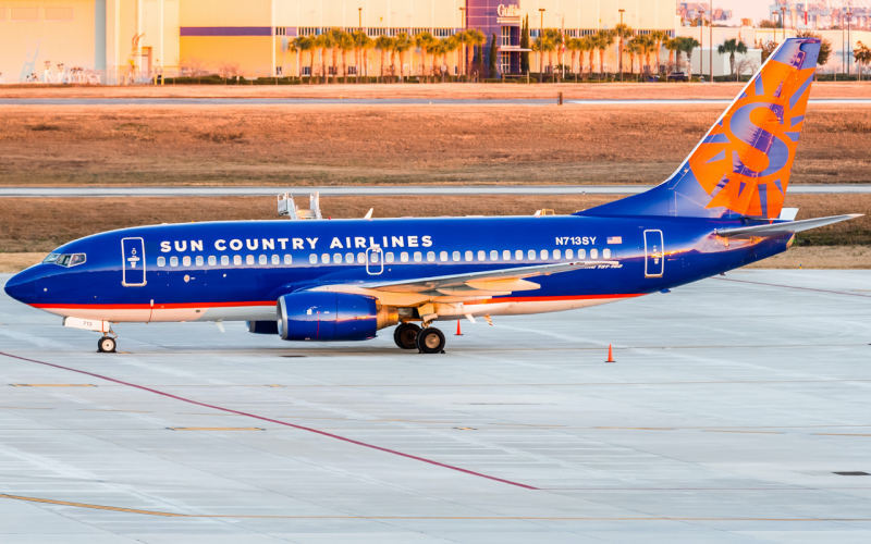 Photo of N713SY - Sun Country Airlines Boeing 737-700 at SAV on AeroXplorer Aviation Database