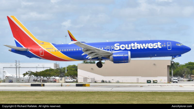 Photo of N8890Q - Southwest Airlines Boeing 737 MAX 8 at FLL on AeroXplorer Aviation Database