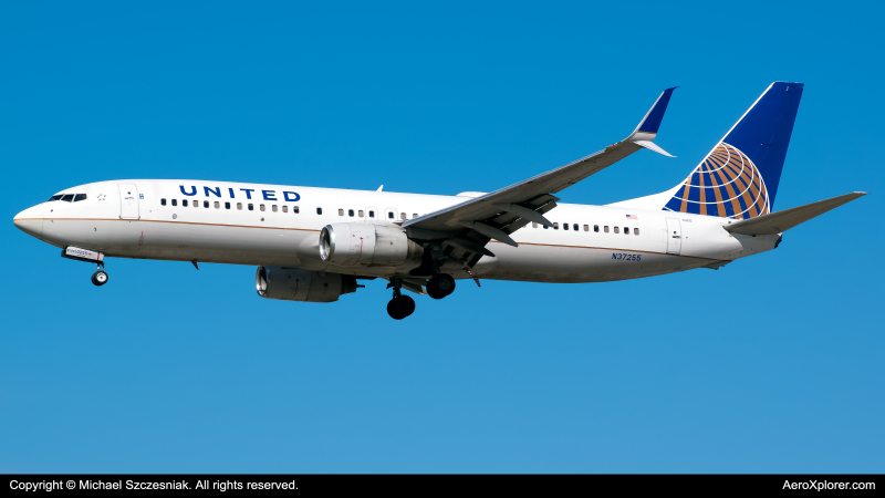 Photo of N37255 - United Airlines Boeing 737-800 at ORD on AeroXplorer Aviation Database