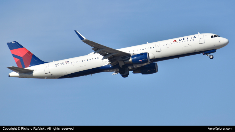 Photo of N342DN - Delta Airlines Airbus A321-200 at PHX on AeroXplorer Aviation Database