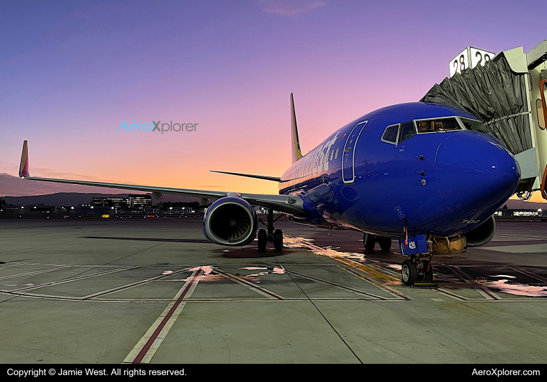 Photo of N426WN - Southwest Airlines Boeing 737-700 at SJC on AeroXplorer Aviation Database