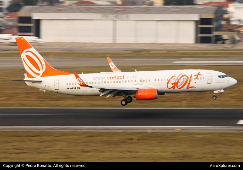 Photo of PR-GUR - GOL Linhas Aereas Boeing 737-800 at CGH on AeroXplorer Aviation Database