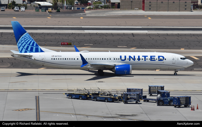 Photo of N47533 - United Airlines Boeing 737 MAX 9 at PHX on AeroXplorer Aviation Database