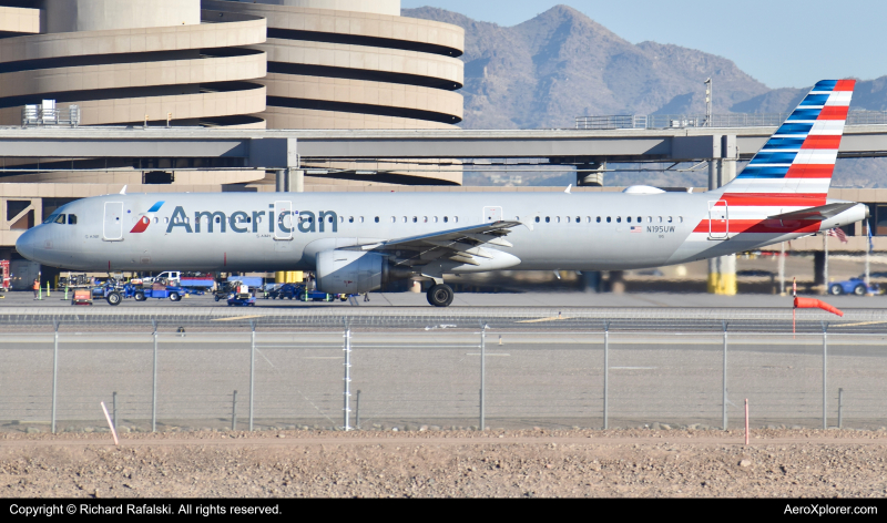 Photo of N195UW - American Airlines Airbus A321-200 at PHX on AeroXplorer Aviation Database