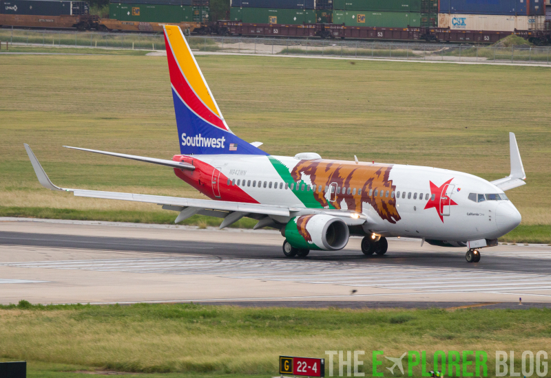 Photo of N943WN - Southwest Airlines Boeing 737-700 at SAT on AeroXplorer Aviation Database
