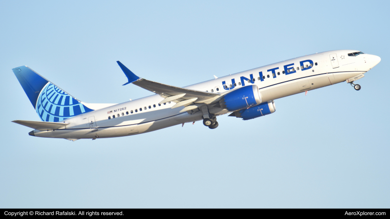 Photo of N17262 - United Airlines Boeing 737 MAX 8 at PHX on AeroXplorer Aviation Database