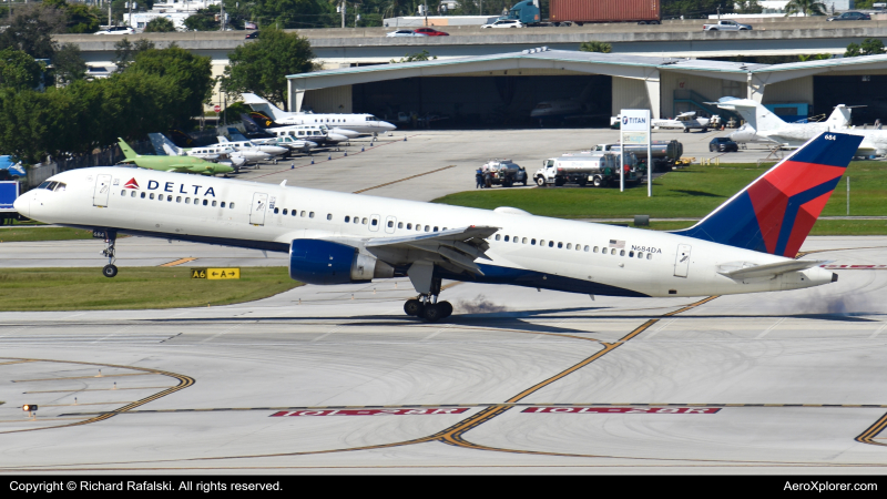 Photo of N684DA - Delta Airlines Boeing 757-200 at FLL on AeroXplorer Aviation Database