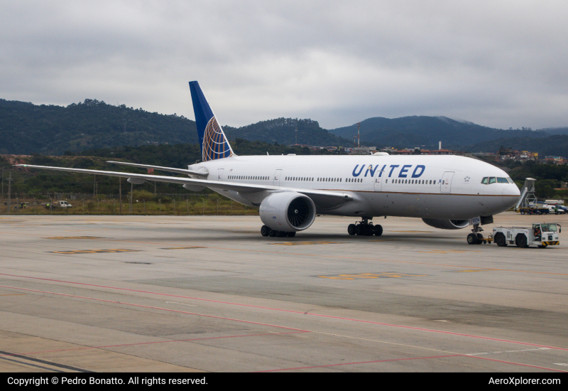 Photo of N57016 - United Airlines Boeing 777-200ER at GRU on AeroXplorer Aviation Database