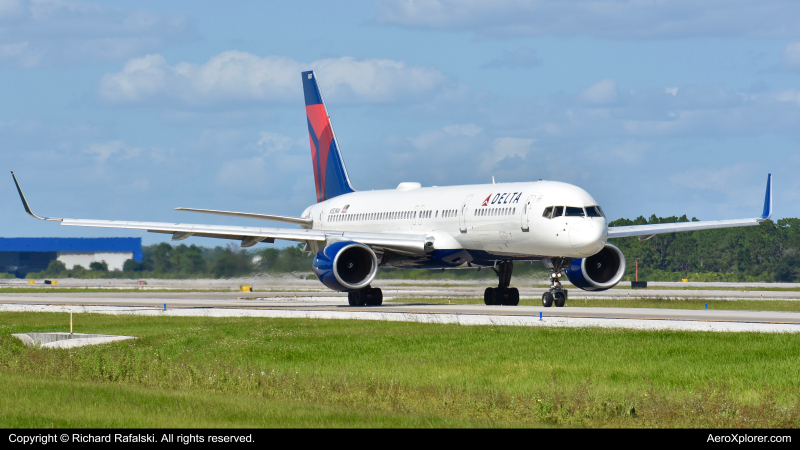 Photo of N553NW - Delta Airlines Boeing 757-200 at MCO on AeroXplorer Aviation Database