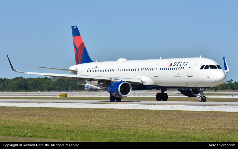 Photo of N362DN - Delta Airlines Airbus A321-200 at MCO on AeroXplorer Aviation Database