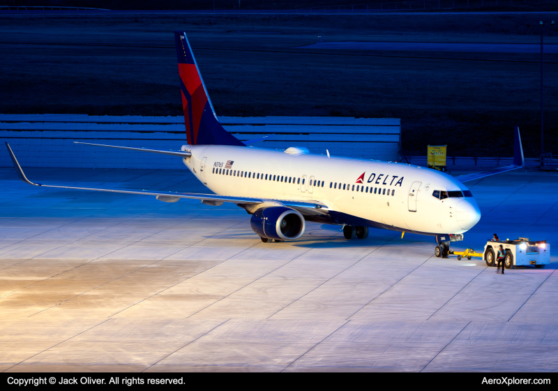 Photo of N3765 - Delta Airlines Boeing 737-800 at CVG on AeroXplorer Aviation Database