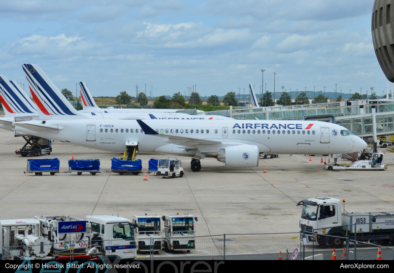 Photo of F-HZUX - Air France Airbus A220-300 at CDG on AeroXplorer Aviation Database