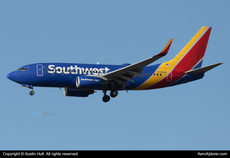 Photo of N7864B - Southwest Airlines Boeing 737-700 at PIT on AeroXplorer Aviation Database