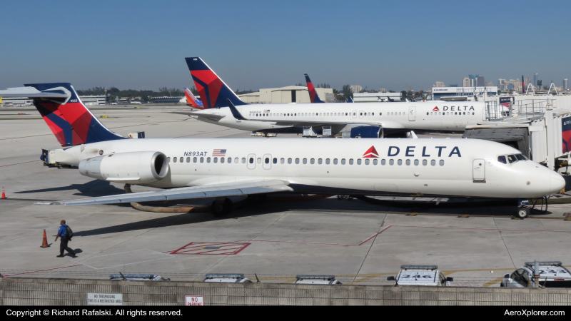 Photo of N893AT - Delta Airlines Boeing 717-200 at FLL on AeroXplorer Aviation Database