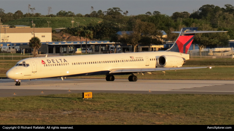 Photo of N908DA - Delta Airlines McDonnell Douglas MD-90 at DAB on AeroXplorer Aviation Database