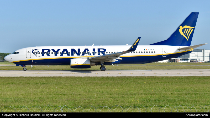 Photo of EI-ENJ - RyanAir Boeing 737-800 at MAN on AeroXplorer Aviation Database