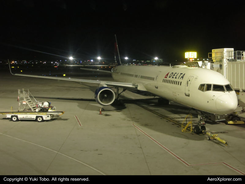 Photo of N585NW - Delta Airlines Boeing 757-300 at PHX on AeroXplorer Aviation Database