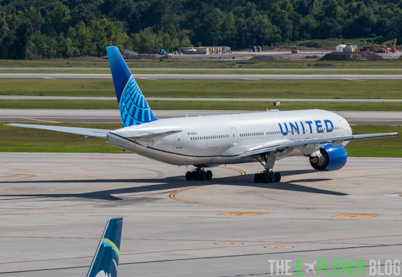 Photo of N210UA - United Airlines Boeing 777-200 at IAH on AeroXplorer Aviation Database