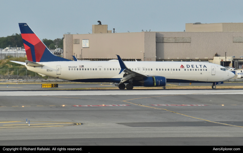 Photo of N922DZ - Delta Airlines Boeing 737-900ER at JFK on AeroXplorer Aviation Database