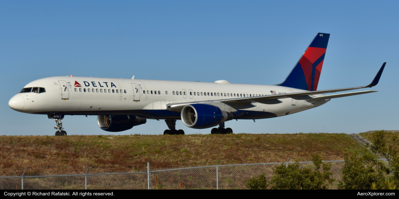 Photo of N6712B - Delta Airlines Boeing 757-200 at MCO on AeroXplorer Aviation Database
