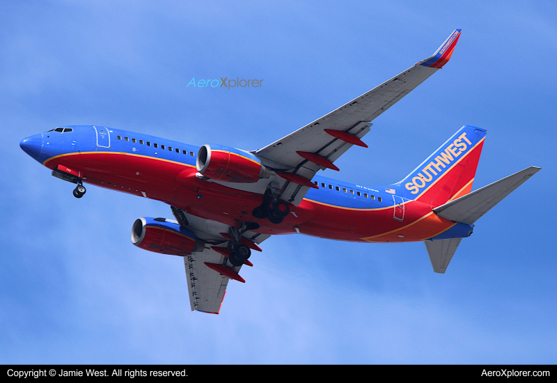 Photo of N762SW - Southwest Airlines Boeing 737-700 at OAK on AeroXplorer Aviation Database