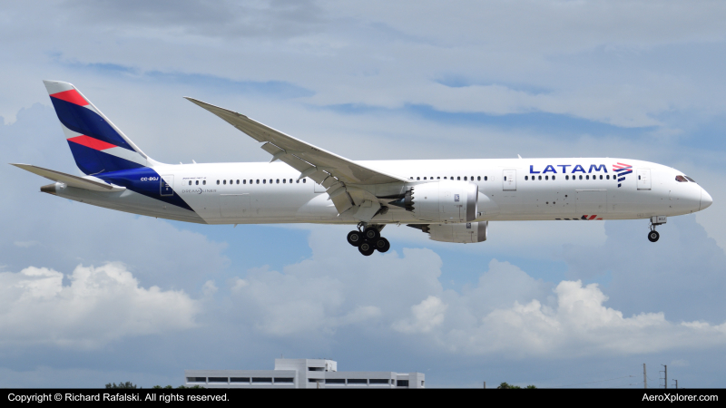 Photo of CC-BGJ - LATAM Boeing 787-9 at MIA on AeroXplorer Aviation Database